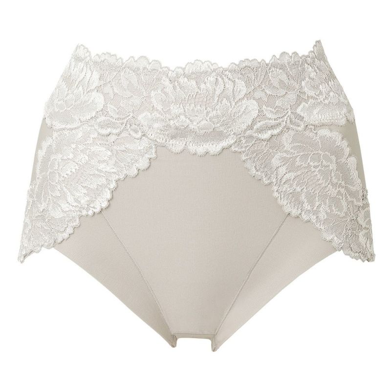 パールグレージュ